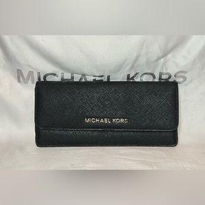 Michael Kors Jet Set Travel Wallet